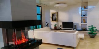 Hyper Real Living Spaces in LEGO