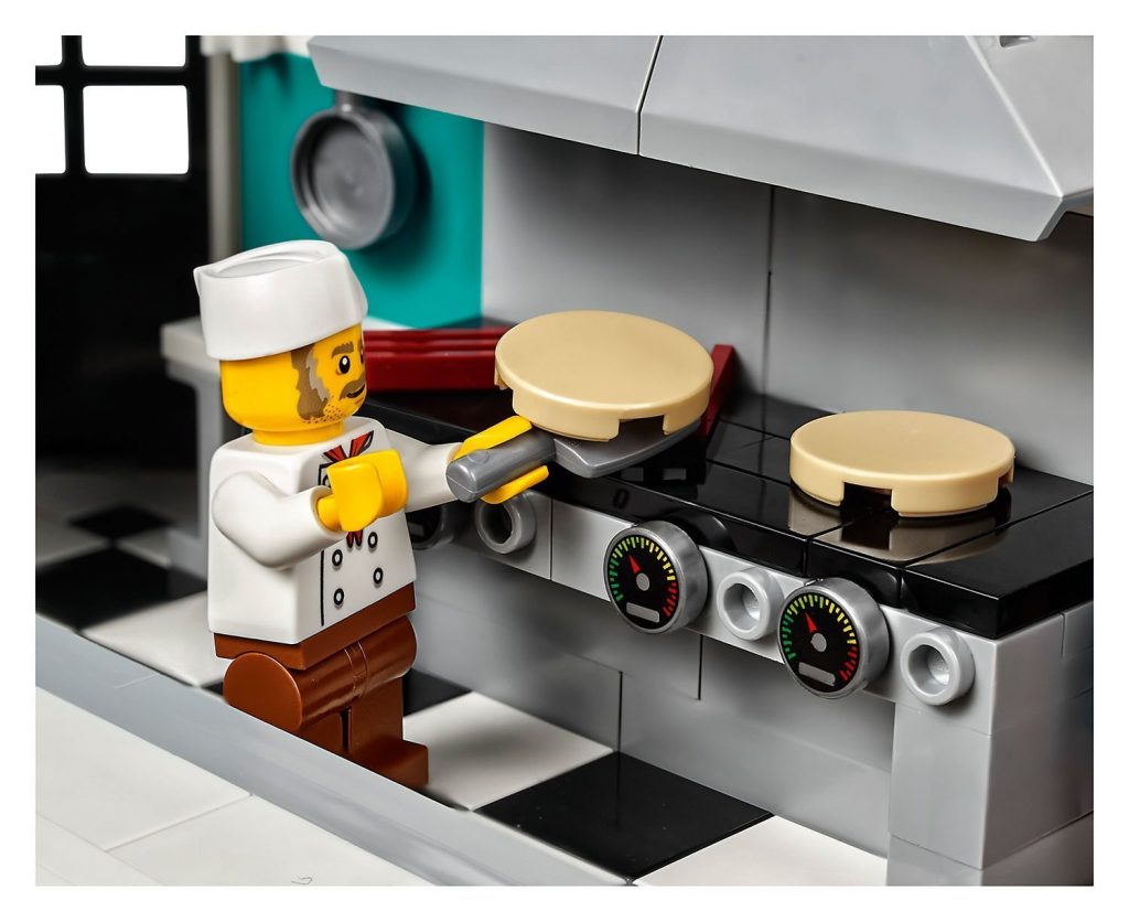 2018's Modular Building is an Awesome Retro Diner - Brick Brains