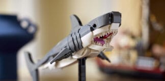 Celebrate Summer with LEGO’s Jaw-Dropping JAWS Set Release!