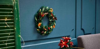 LEGO Unveils Gorgeous New LEGO Icons Poinsettia & Wreath Sets!