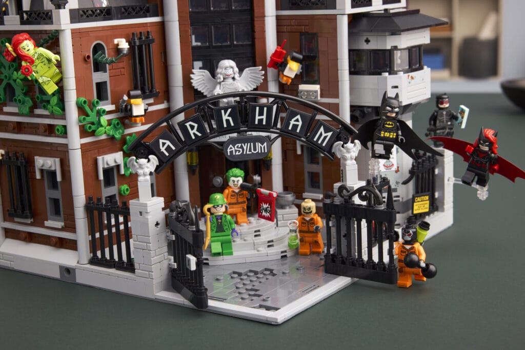 New LEGO DC Arkham Asylum Set