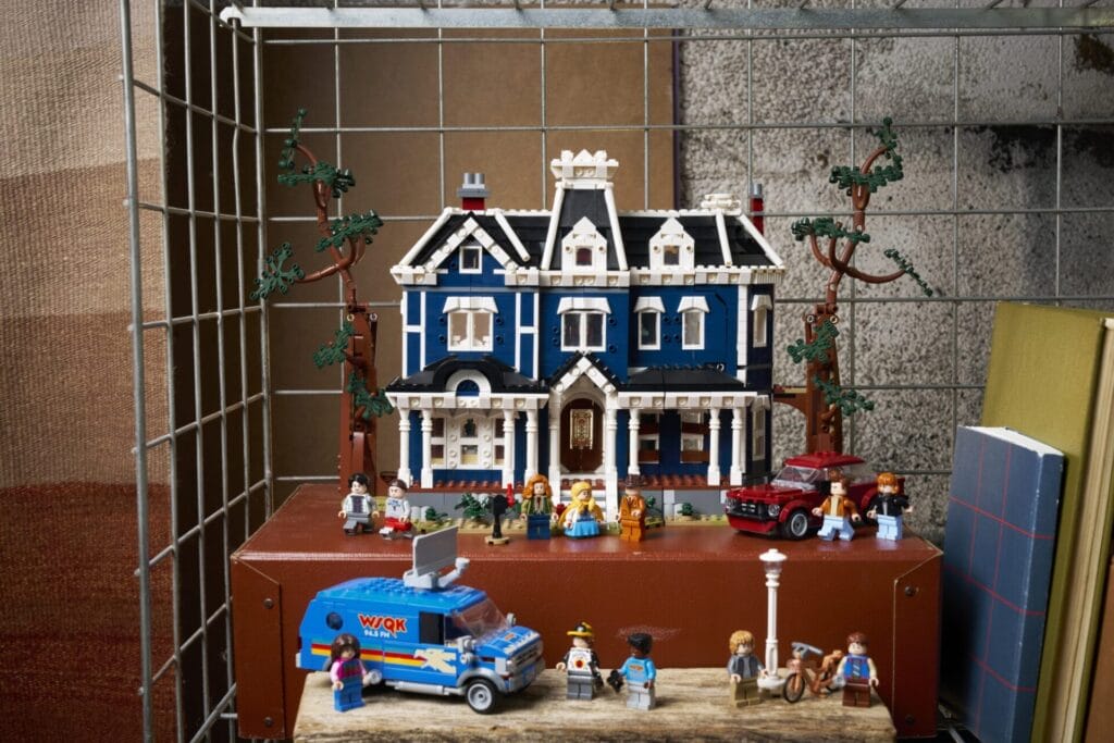 LEGO Stranger Things Creel House: The Amazing Transforming LEGO House Arrives January 2026 12 11370 Lifestyle Envr 2