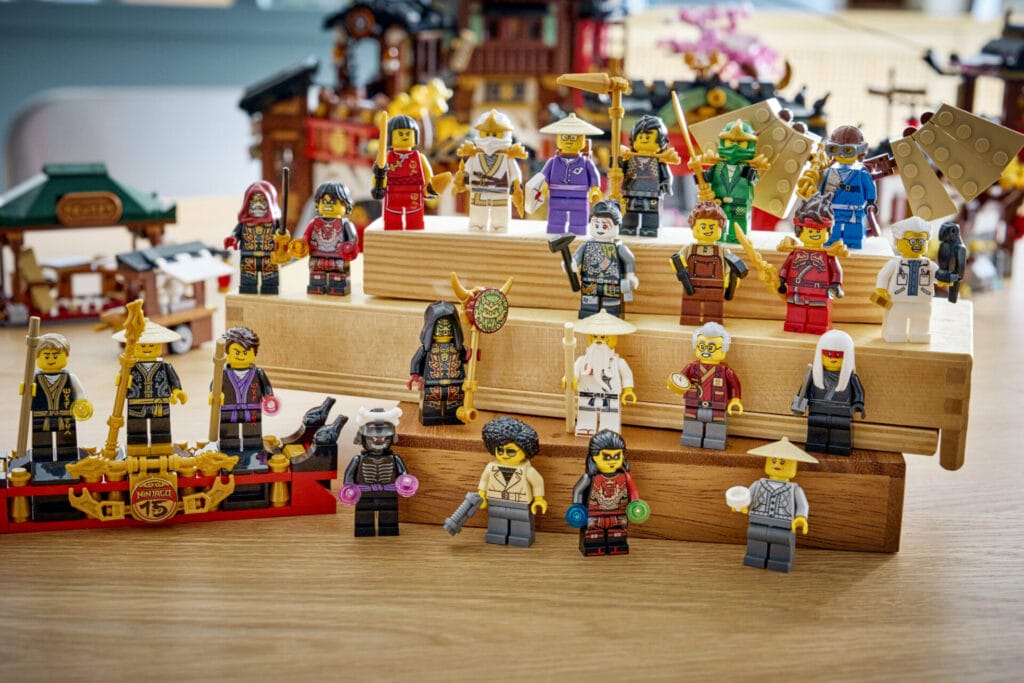 LEGO NINJAGO Old Town Set Celebrates 15 Years with Record-Breaking 23 Minifigures 11 71861 Lifestyle envr 3