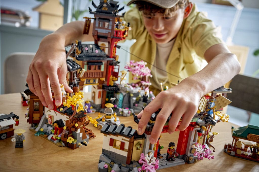 LEGO NINJAGO Old Town Set Celebrates 15 Years with Record-Breaking 23 Minifigures 4 71861 Lifestyle cons 5
