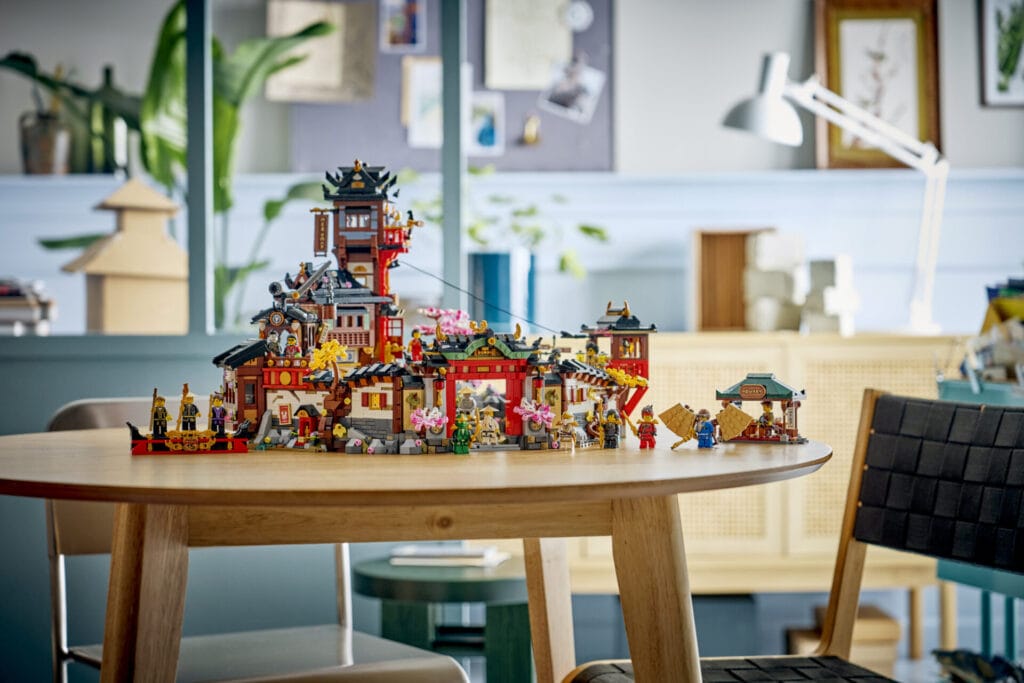 LEGO NINJAGO Old Town Set Celebrates 15 Years with Record-Breaking 23 Minifigures 3 71861 Lifestyle envr