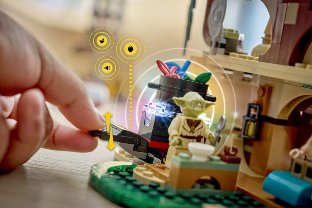 LEGO Star Wars SMART Play Expands with 5 New Sets at Nuremberg Toy Fair 17 75422 Lifestyle cons 4