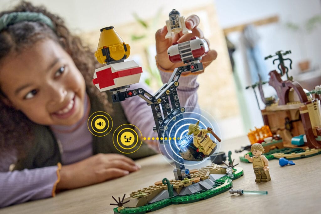 LEGO Star Wars SMART Play Expands with 5 New Sets at Nuremberg Toy Fair 19 75422 Lifestyle cons 6