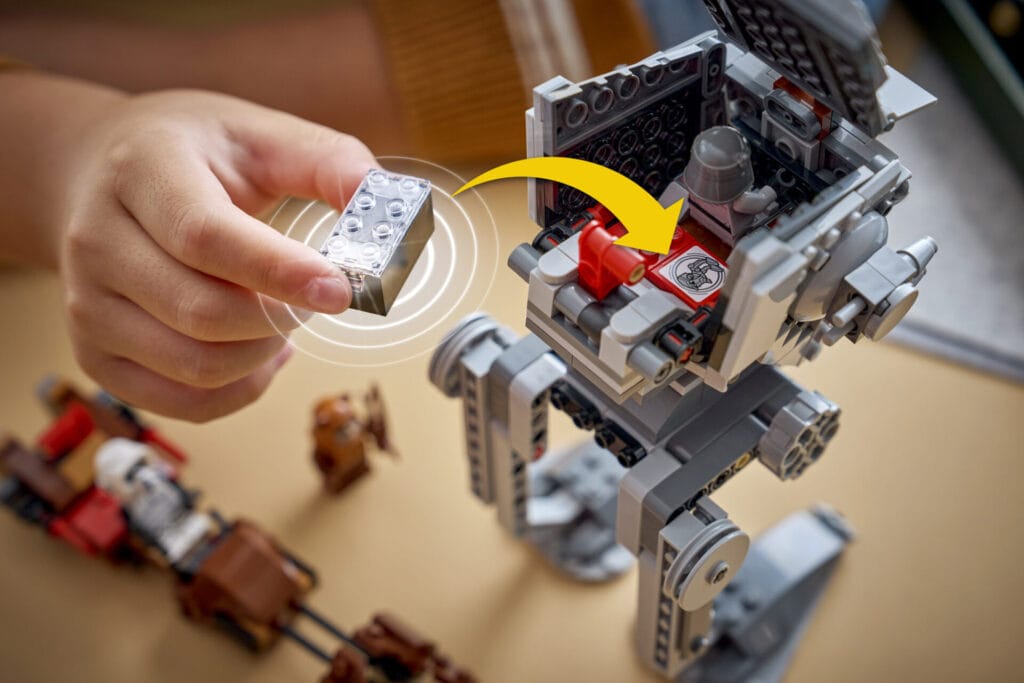 LEGO Star Wars SMART Play Expands with 5 New Sets at Nuremberg Toy Fair 22 75424 Lifestyle cons 3